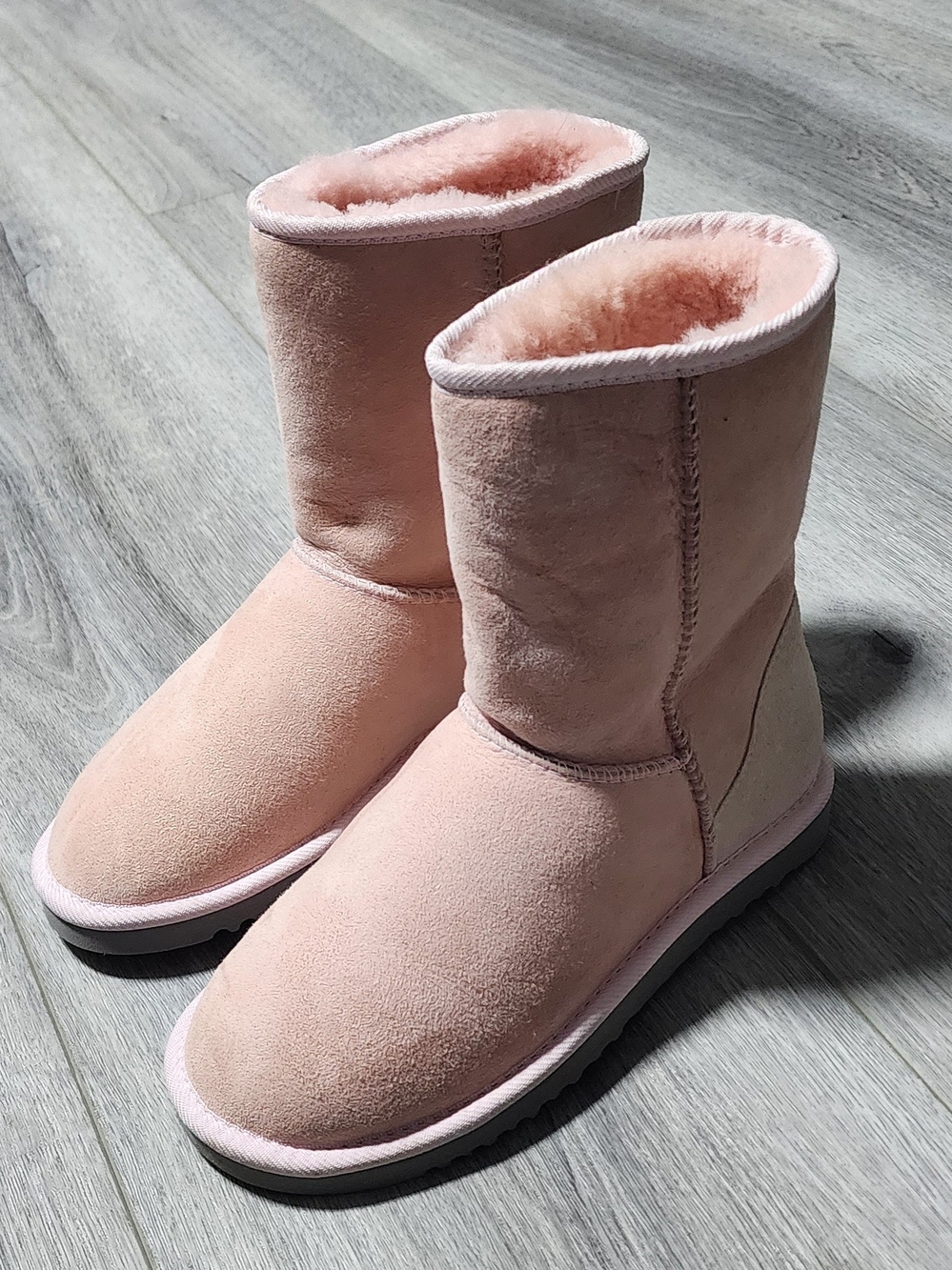 NWOB UGG Classic Baby Pink Suede Boots W/ Sheepskin Lining Womens Size 5
